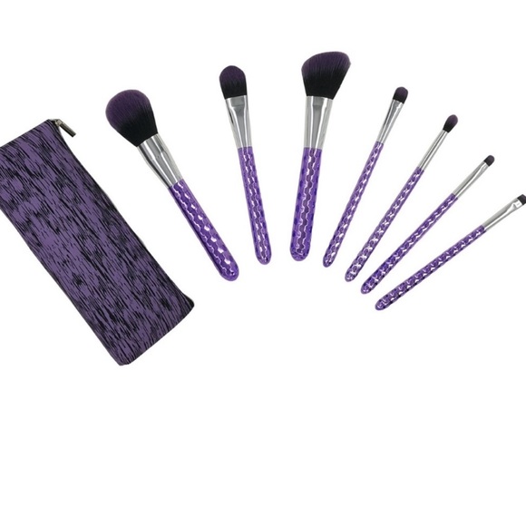 New in Box 8 Piece Makeup Brushes - Picture 3 of 3